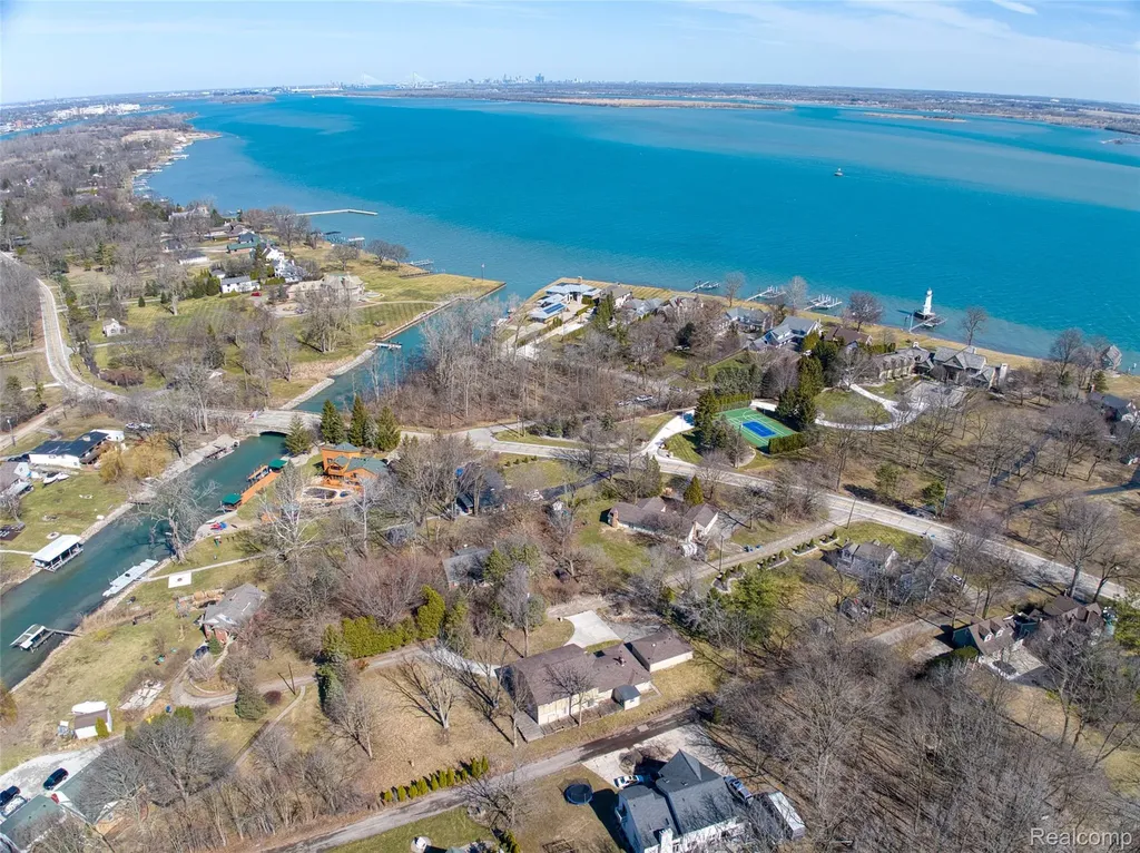 19580 Parke Lane Grosse Ile Township MI 48138