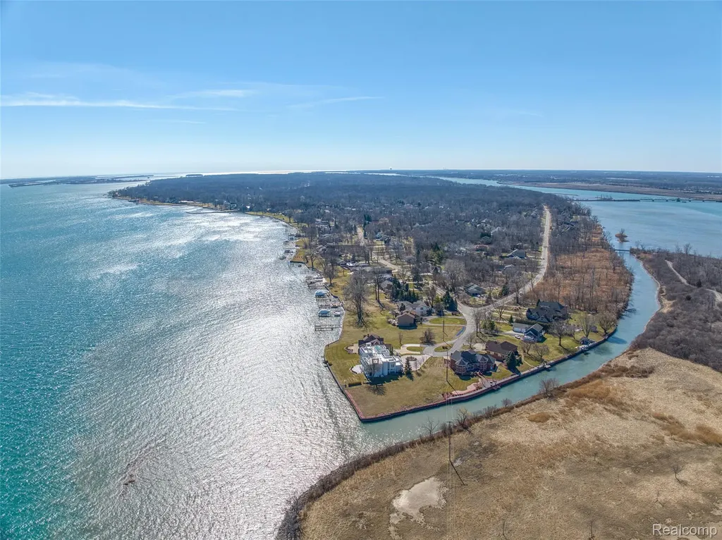 19580 Parke Lane Grosse Ile Township MI 48138