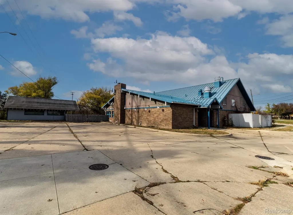 240 N River Road Mt. Clemens City MI 48043