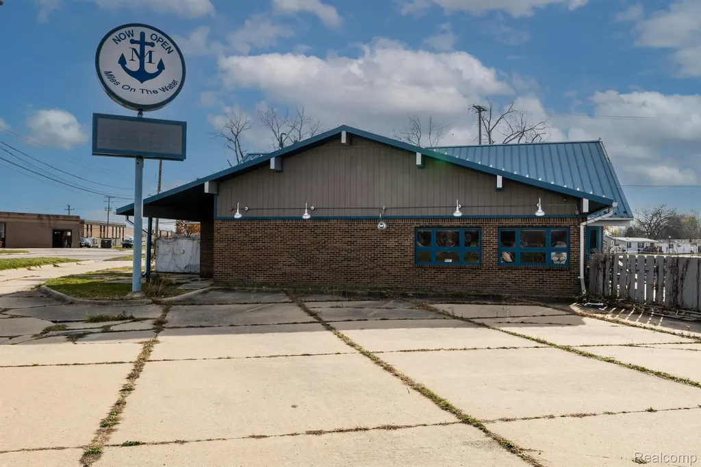 240 N River Road Mt. Clemens City MI 48043
