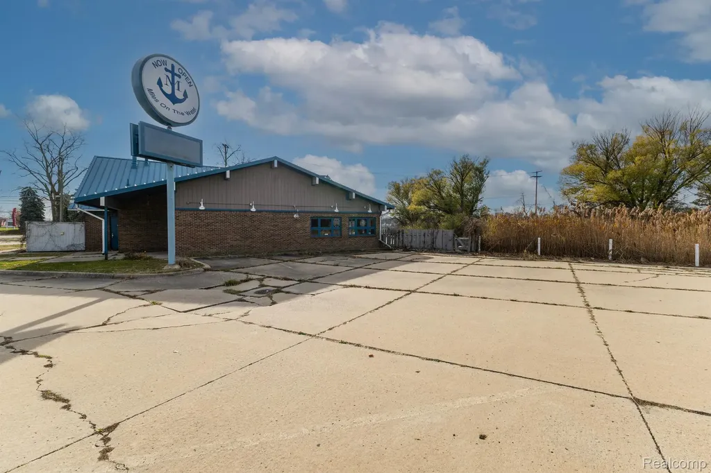 240 N River Road Mt. Clemens City MI 48043