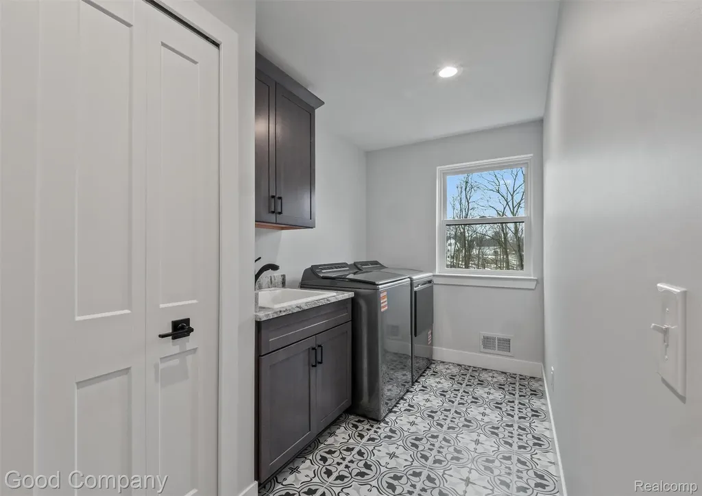 640 Sunnybeach Drive White Lake Charter Township MI 48386