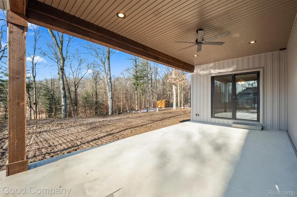 640 Sunnybeach Drive White Lake Charter Township MI 48386