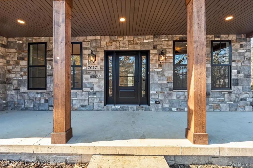 640 Sunnybeach Drive White Lake Charter Township MI 48386