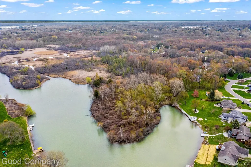 640 Sunnybeach Drive White Lake Charter Township MI 48386