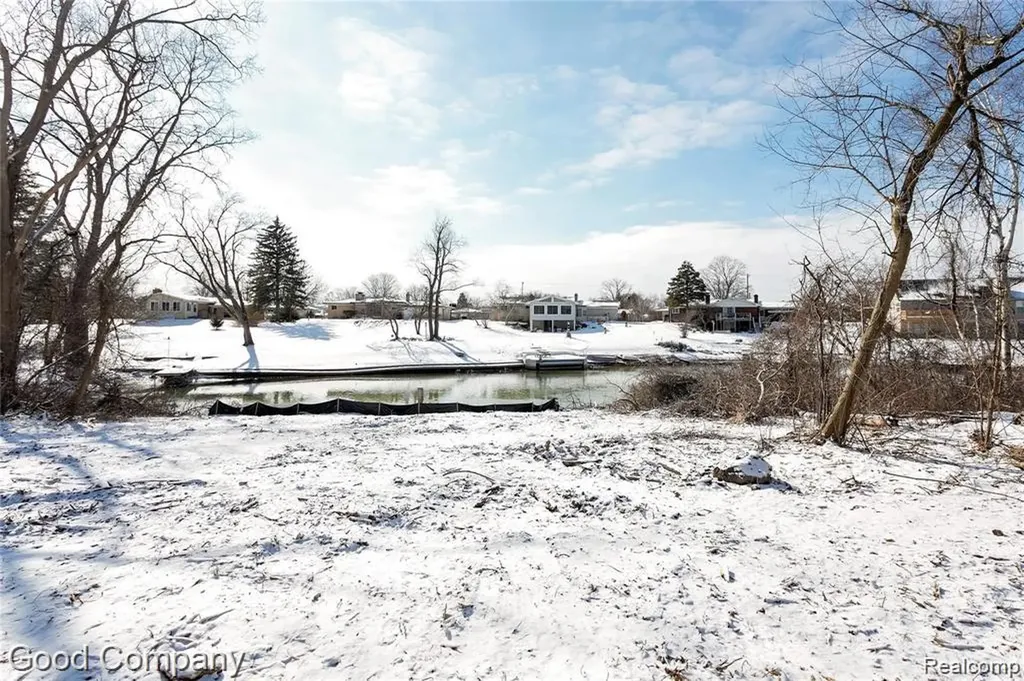 640 Sunnybeach Drive White Lake Charter Township MI 48386