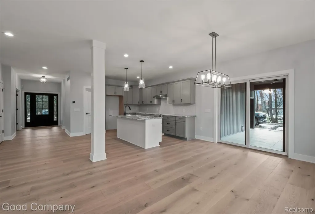 640 Sunnybeach Drive White Lake Charter Township MI 48386