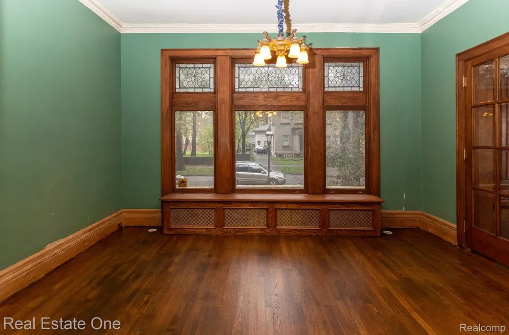 1023 Iroquois Street Detroit City MI 48214