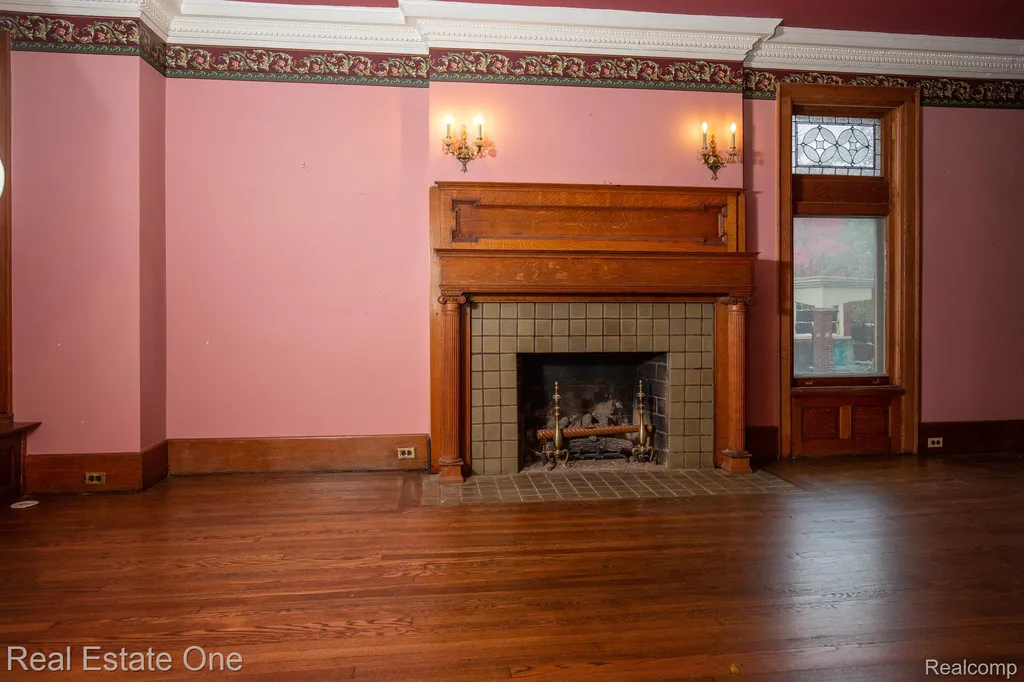 1023 Iroquois Street Detroit City MI 48214