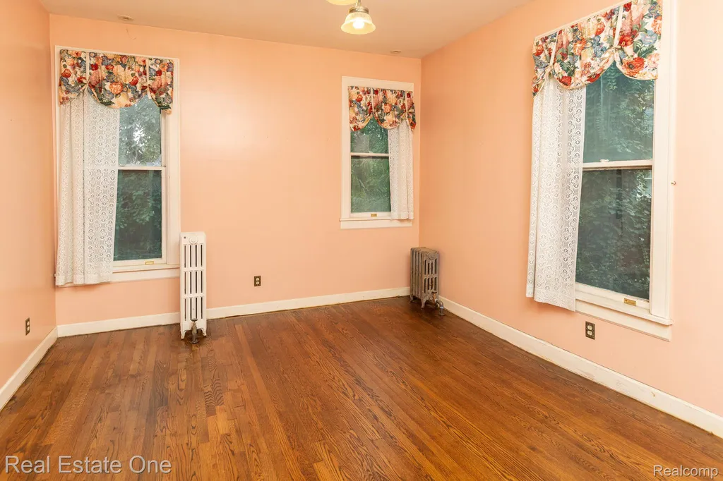 1023 Iroquois Street Detroit City MI 48214