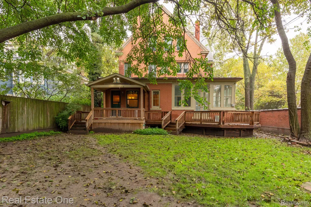 1023 Iroquois Street Detroit City MI 48214