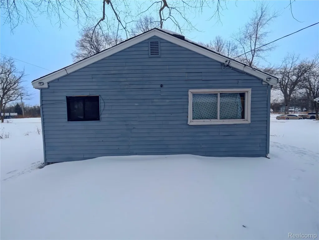 15344 Blackstone Street Detroit City MI 48223