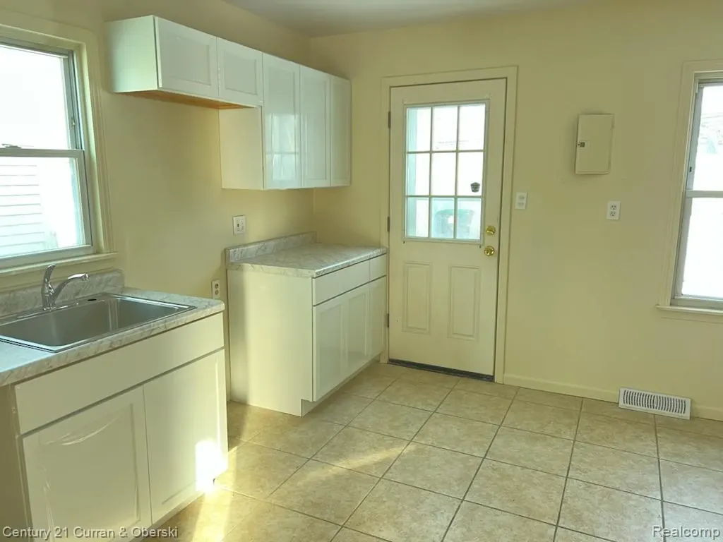 5921 Merrick Street Taylor City MI 48180