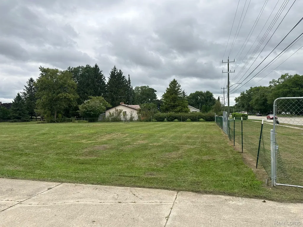 27365 Ryan Road Warren City MI 48092