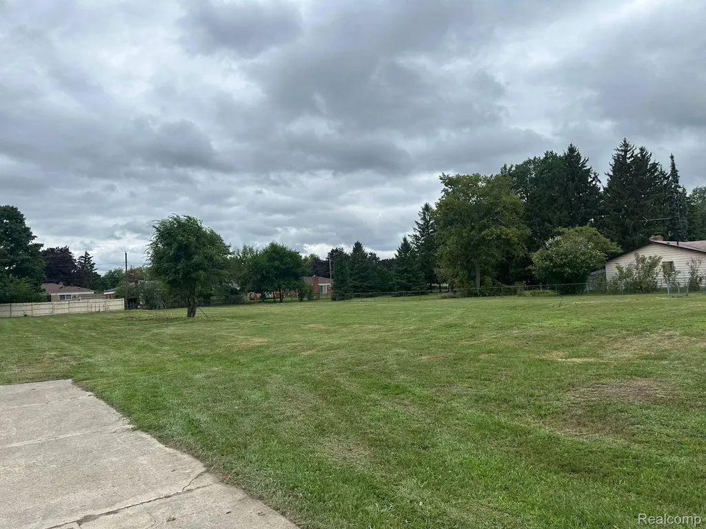 27365 Ryan Road Warren City MI 48092