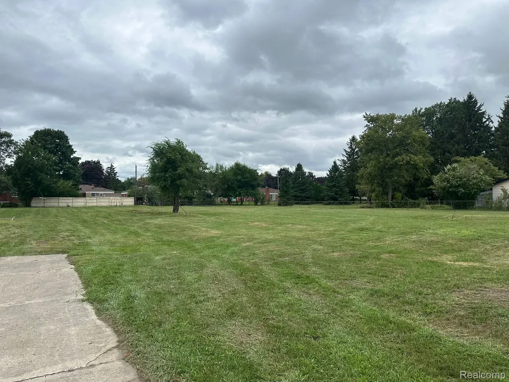 27365 Ryan Road Warren City MI 48092