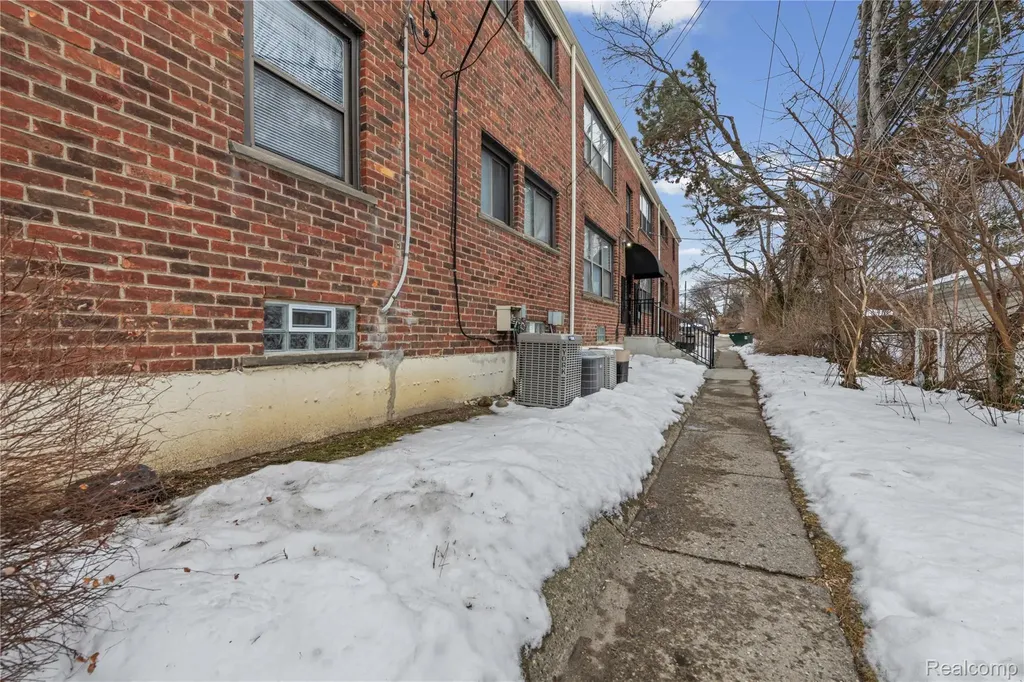 25777 Woodward Avenue Royal Oak City MI 48067