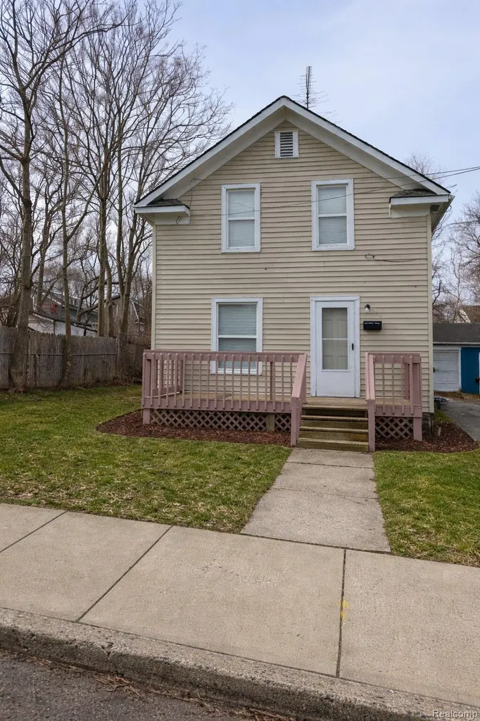 35 Clarence Street Pontiac City MI 48342