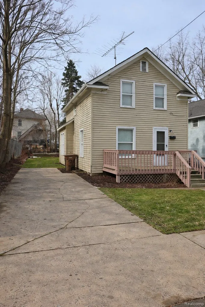 35 Clarence Street Pontiac City MI 48342