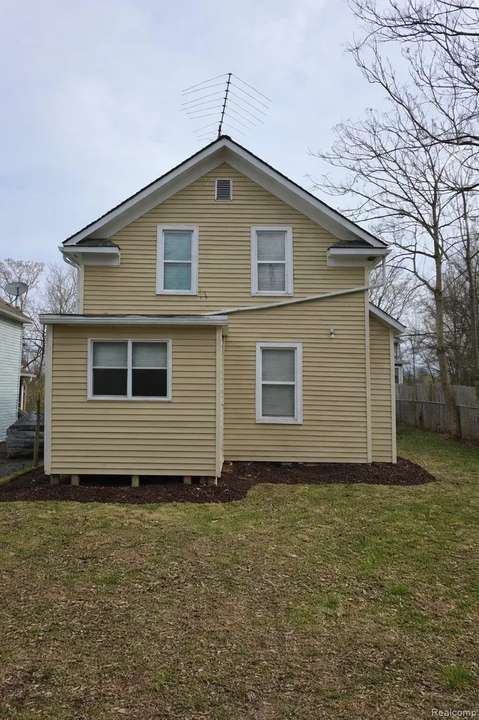 35 Clarence Street Pontiac City MI 48342