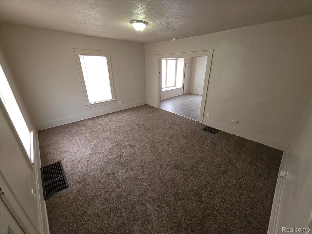35 Clarence Street Pontiac City MI 48342