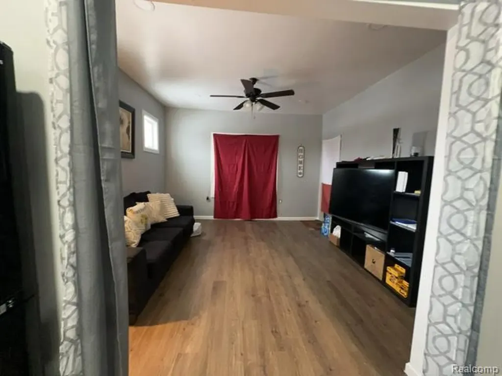 15389 Dexter Street Detroit City MI 48238