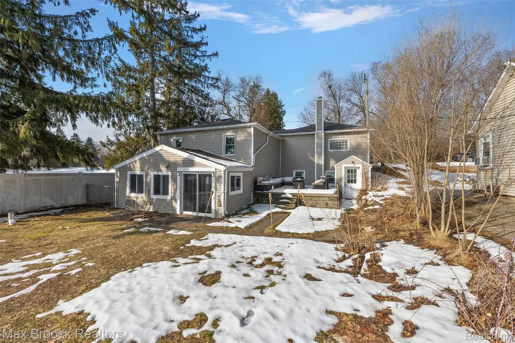 2940 Steeple Hill Road White Lake Charter Township MI 48383