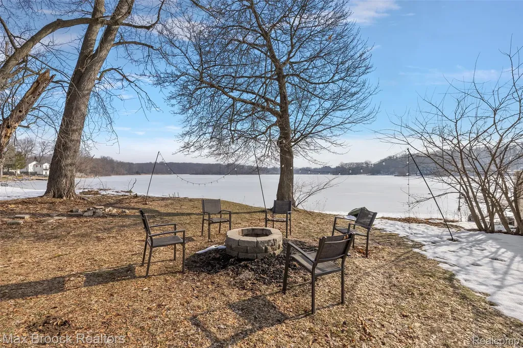 2940 Steeple Hill Road White Lake Charter Township MI 48383
