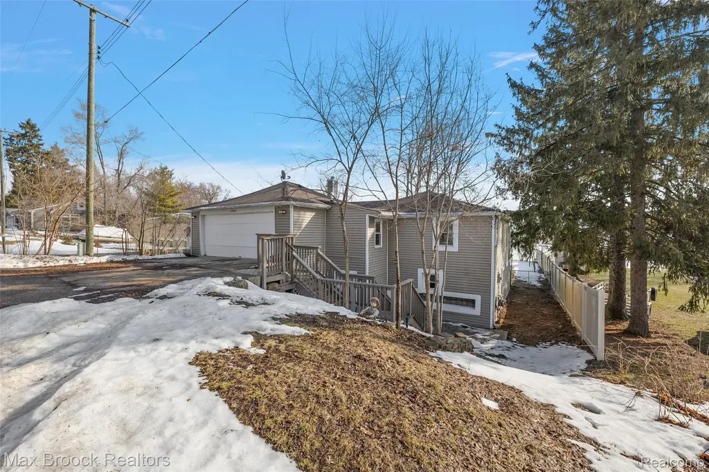 2940 Steeple Hill Road White Lake Charter Township MI 48383
