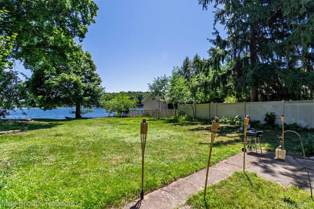 2940 Steeple Hill Road White Lake Charter Township MI 48383