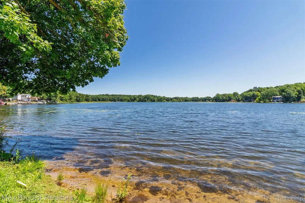 2940 Steeple Hill Road White Lake Charter Township MI 48383