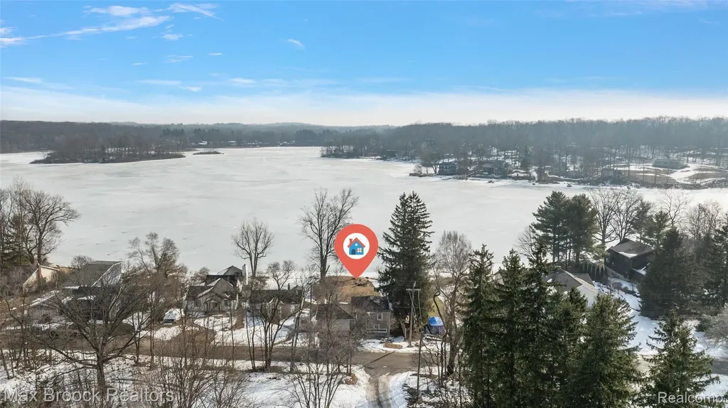 2940 Steeple Hill Road White Lake Charter Township MI 48383