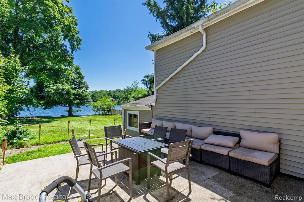 2940 Steeple Hill Road White Lake Charter Township MI 48383
