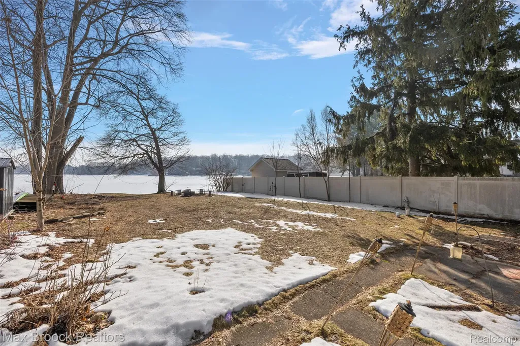 2940 Steeple Hill Road White Lake Charter Township MI 48383