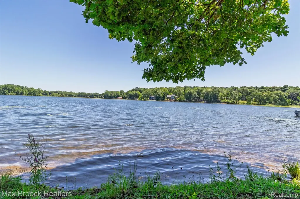 2940 Steeple Hill Road White Lake Charter Township MI 48383
