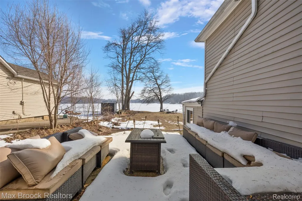 2940 Steeple Hill Road White Lake Charter Township MI 48383