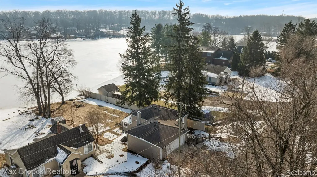 2940 Steeple Hill Road White Lake Charter Township MI 48383
