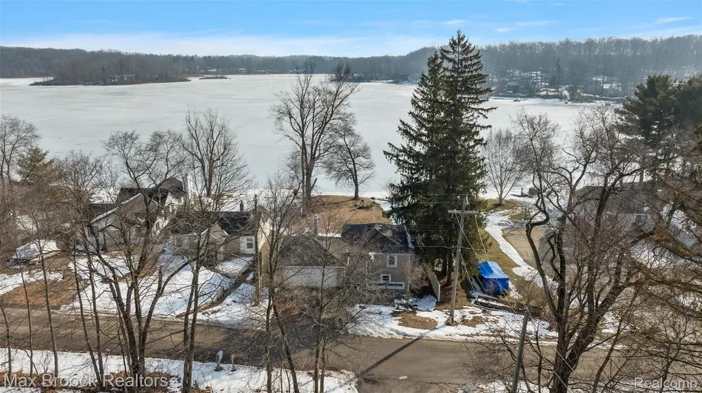 2940 Steeple Hill Road White Lake Charter Township MI 48383