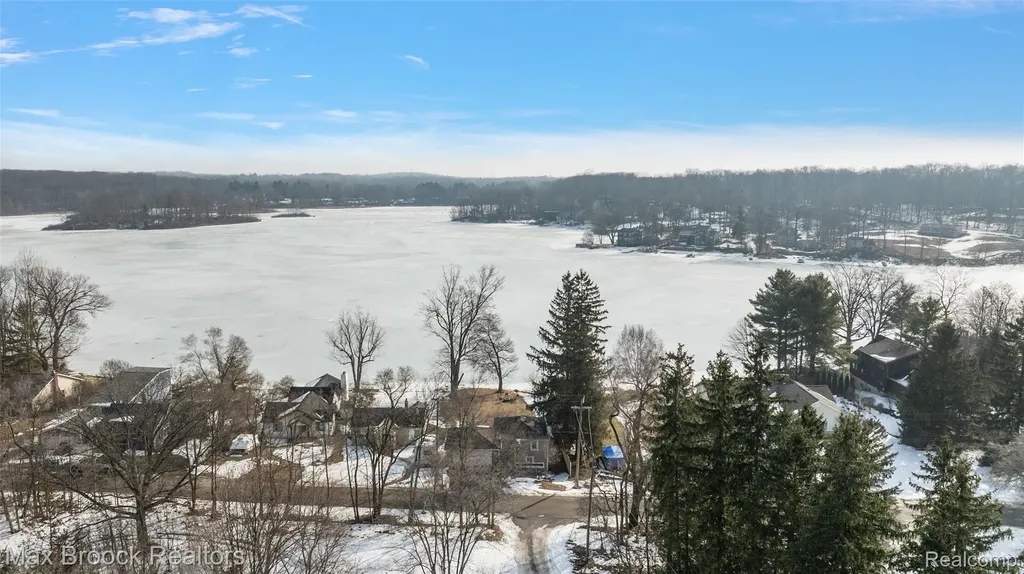 2940 Steeple Hill Road White Lake Charter Township MI 48383