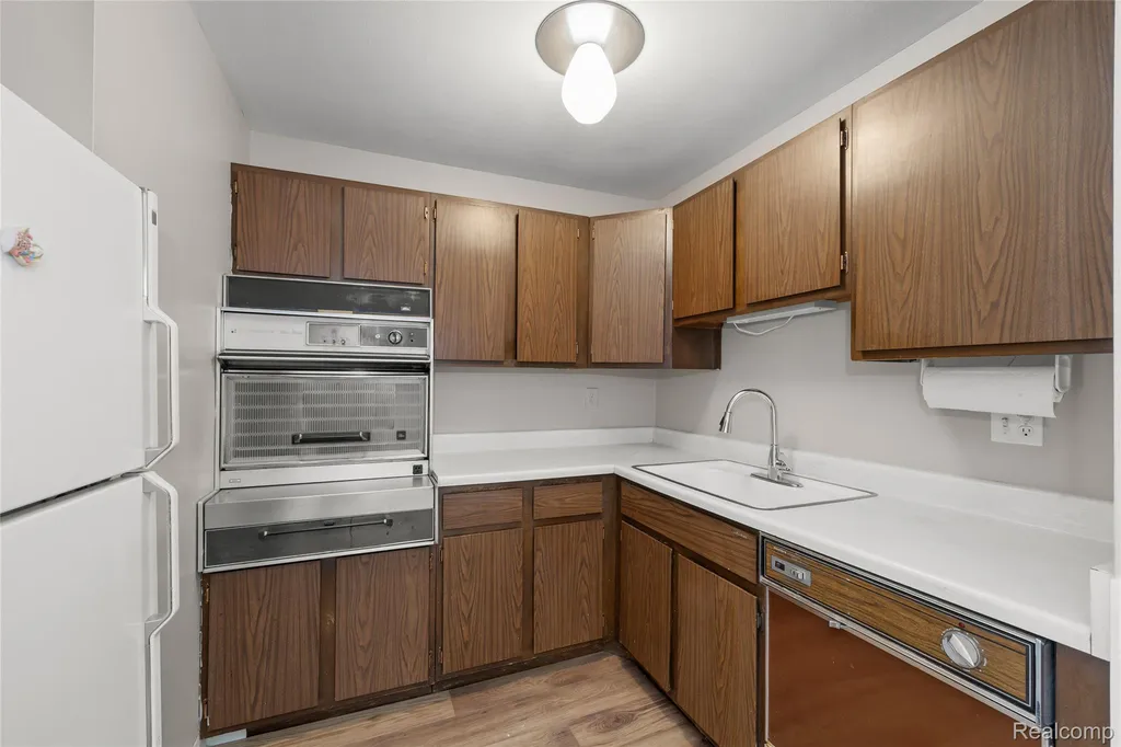 4909 Crooks Road Royal Oak City MI 48073