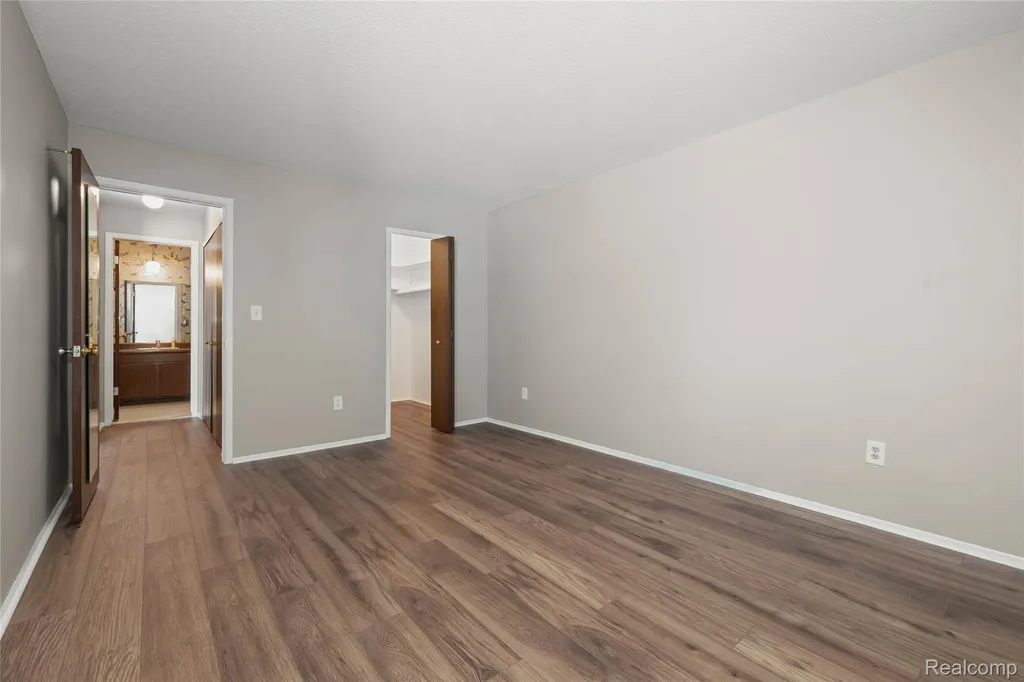 4909 Crooks Road Royal Oak City MI 48073