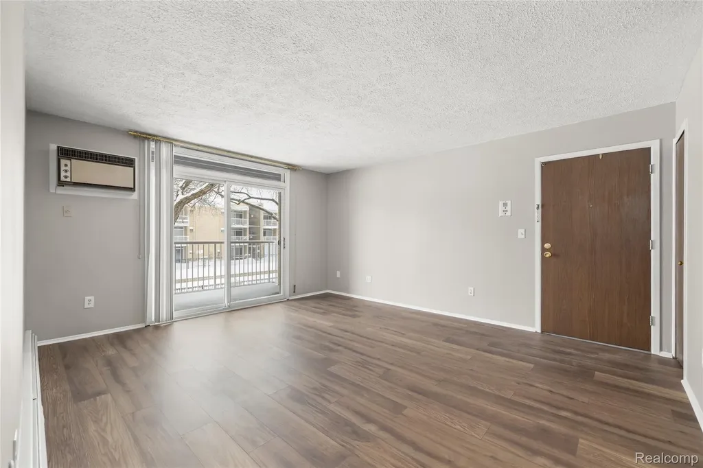 4909 Crooks Road Royal Oak City MI 48073