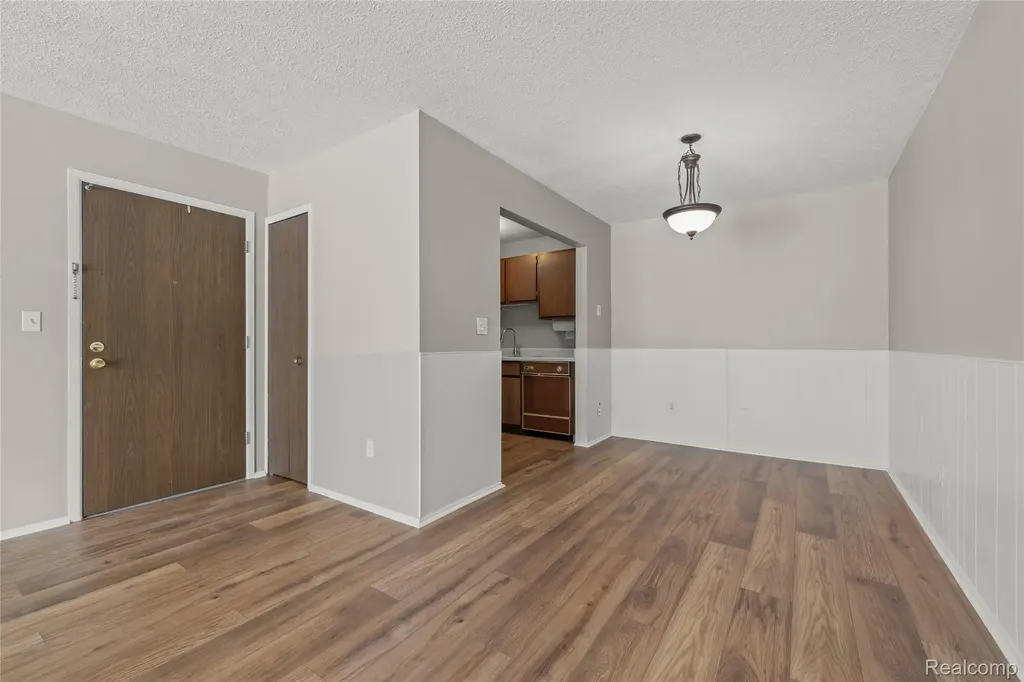 4909 Crooks Road Royal Oak City MI 48073