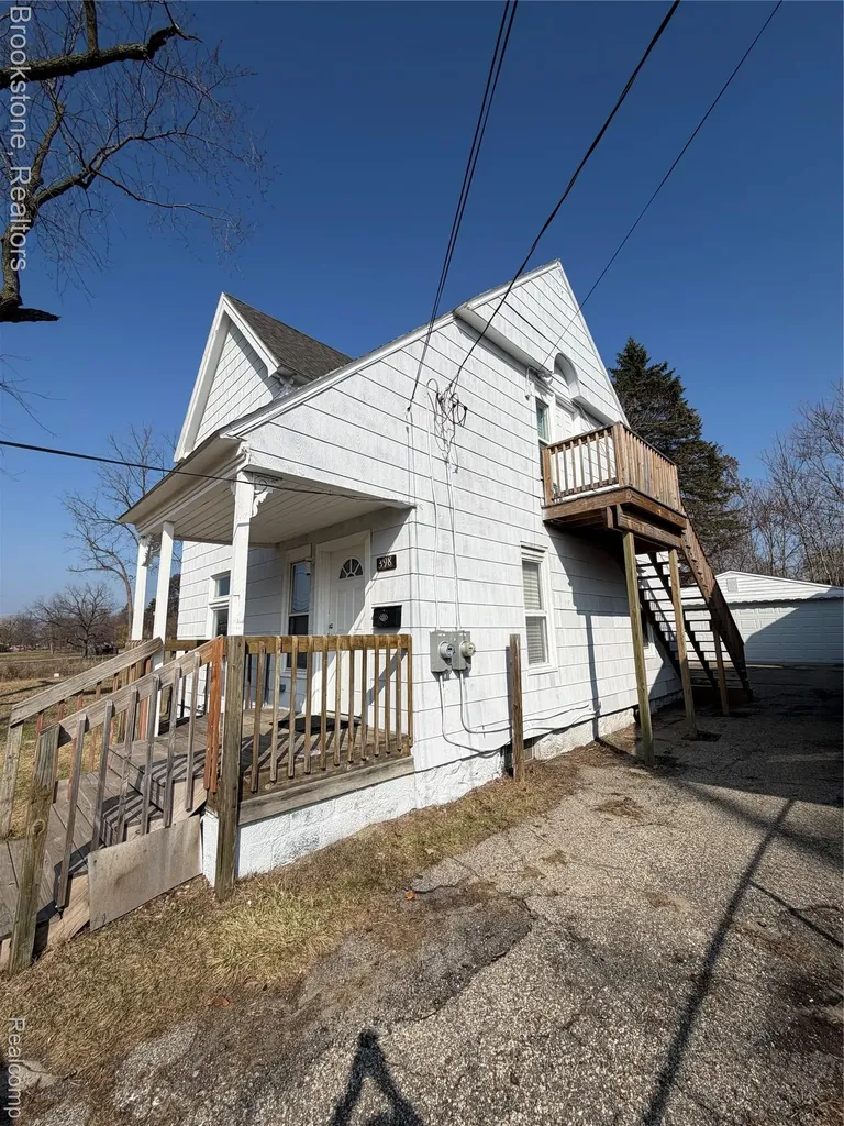 398 N Saginaw Street Pontiac City MI 48342