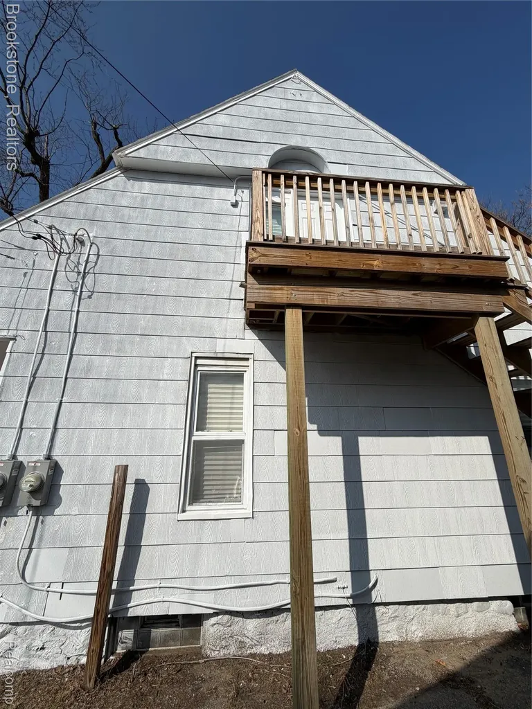 398 N Saginaw Street Pontiac City MI 48342