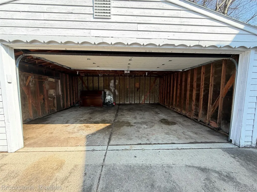 398 N Saginaw Street Pontiac City MI 48342