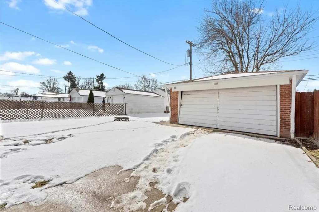 6740 Larme Avenue Allen Park City MI 48101