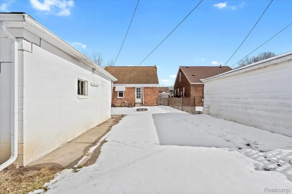 6740 Larme Avenue Allen Park City MI 48101