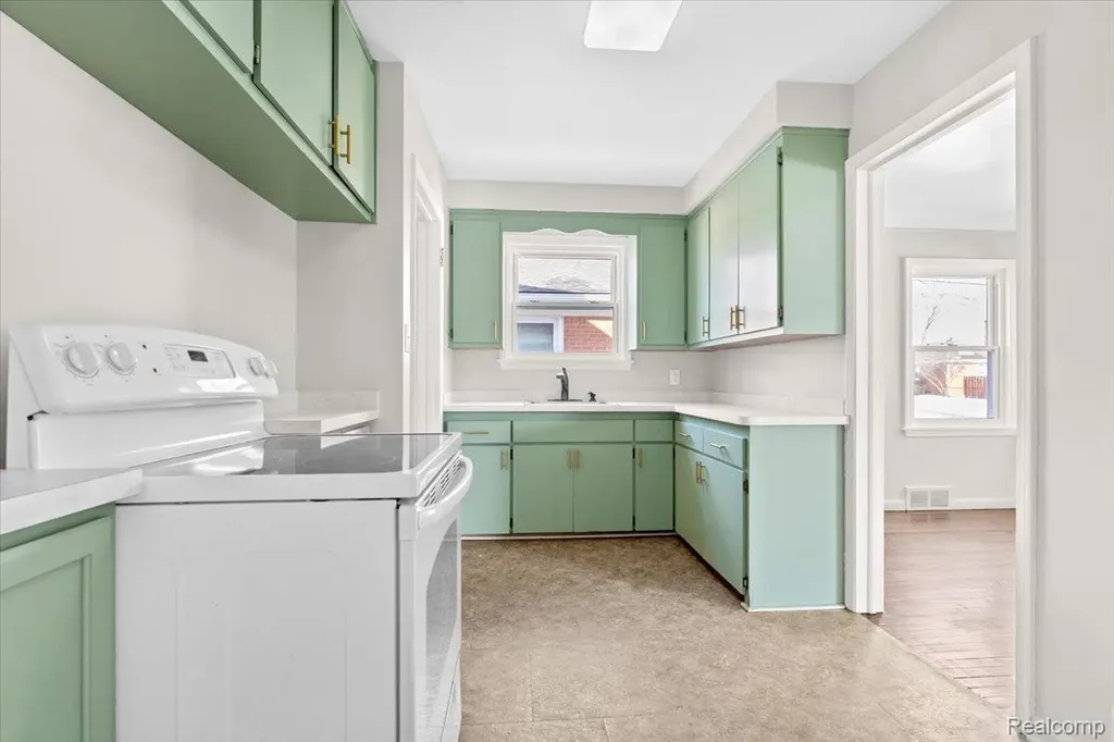 6740 Larme Avenue Allen Park City MI 48101