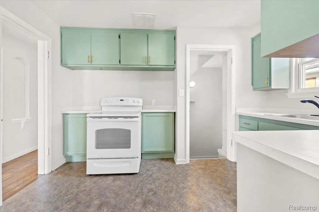6740 Larme Avenue Allen Park City MI 48101